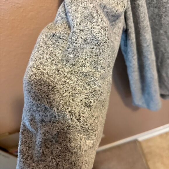 Green Envelope Grey sweater with open cage shoulder - Picture 8 of 8